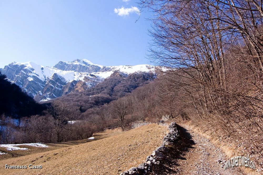 001 Il sentiero alla partenza.jpg